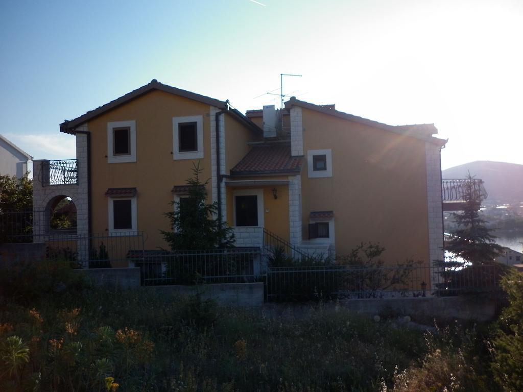 Apartments Ivona 2 Trogir Exterior photo